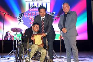 Felicitation of Shri Kenedy Rynjah, a Person with Disability