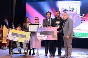 Hon’ble Chief Minister of Meghalaya, Shri Conrad K. Sangma and Shri Paul Lyngdoh, Hon'ble Minister, I/c of Social Welfare Department, Government of Meghalaya presenting award to the winners of the Inclusive Film Festival, EMPOWERFEST 2025