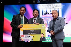 Hon’ble Chief Minister of Meghalaya, Shri Conrad K. Sangma and Shri Paul Lyngdoh, Hon'ble Minister, I/c of Social Welfare Department, Government of Meghalaya presenting award to the winner of the Inclusive Film Festival, EMPOWERFEST 2025